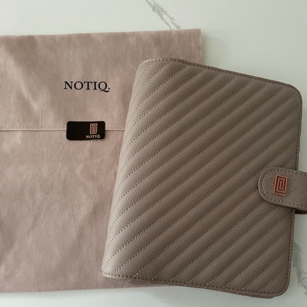 Notiq Stone Gray Quilted Agenda Cover RINGLESS